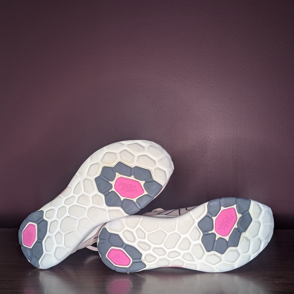 New Balance Women's Fresh Foam Roav V2 Sneaker - Picture 5 of 7